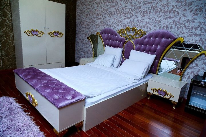 Room 11 of 38