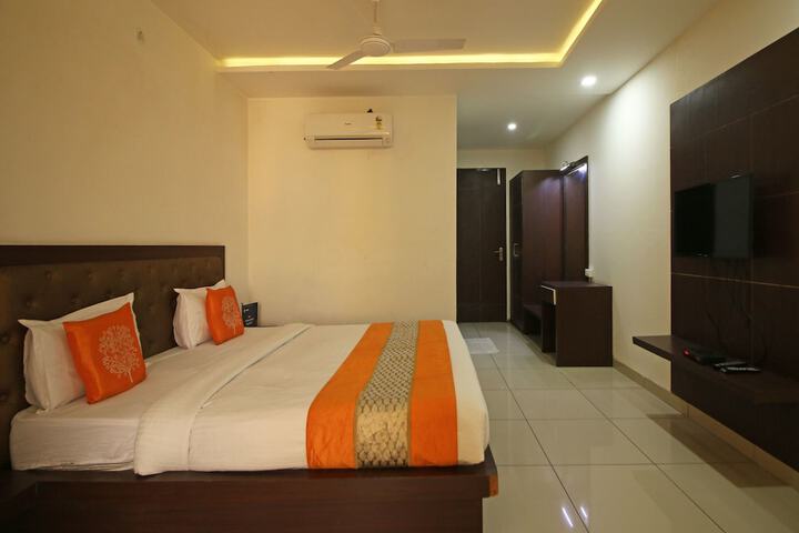 Room 11 of 21