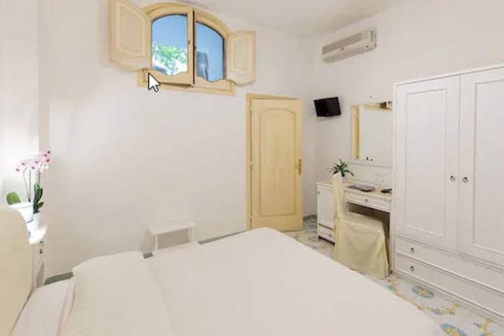 Room 2 of 22