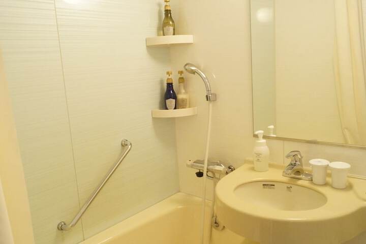 Room 18 of 48