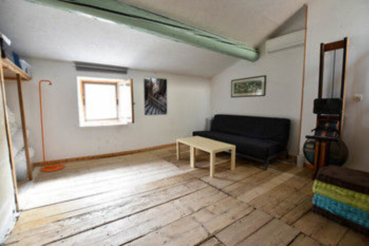 Room 10 of 19