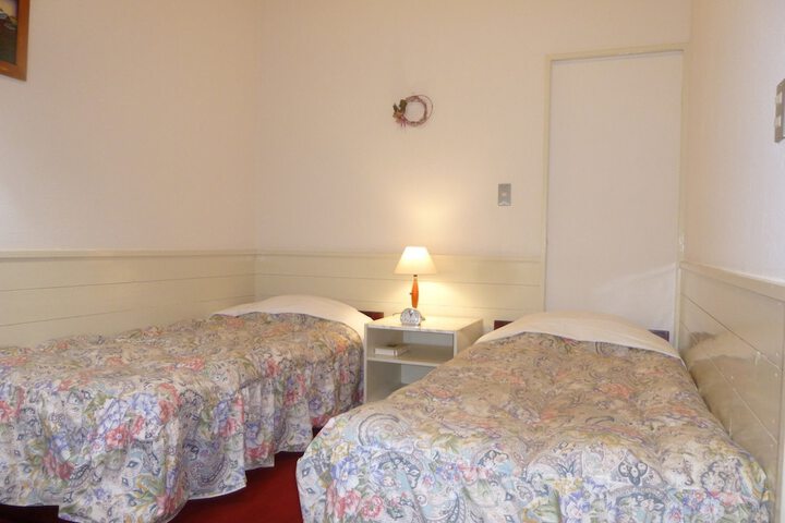 Room 5 of 27