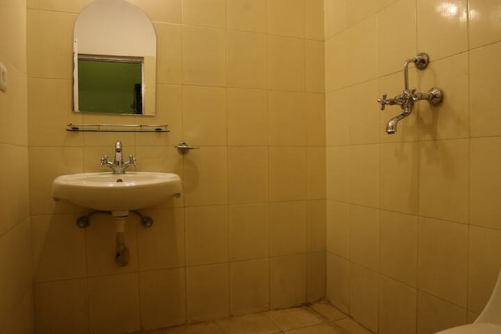 Room 25 of 63