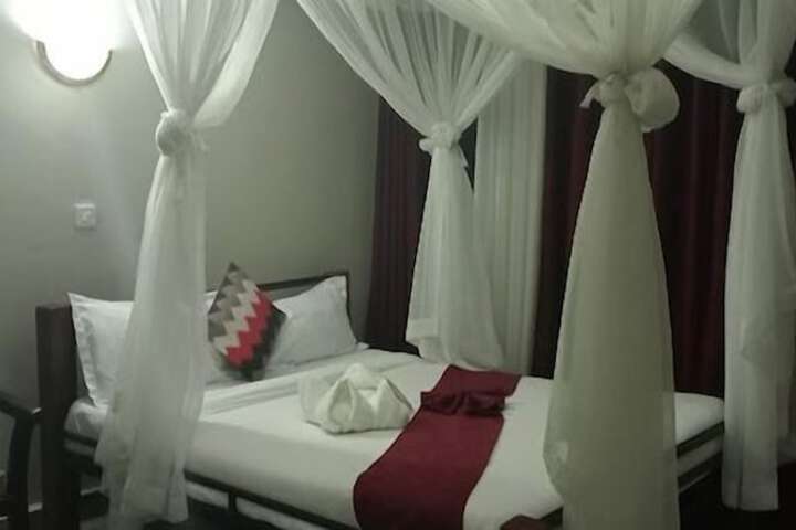 Room 16 of 80