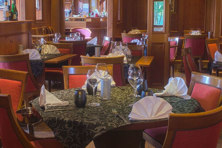 Dining 31 of 40