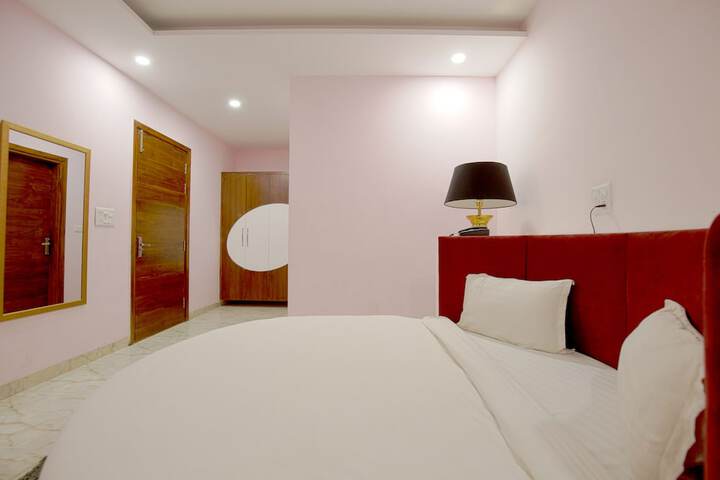 Room 28 of 34