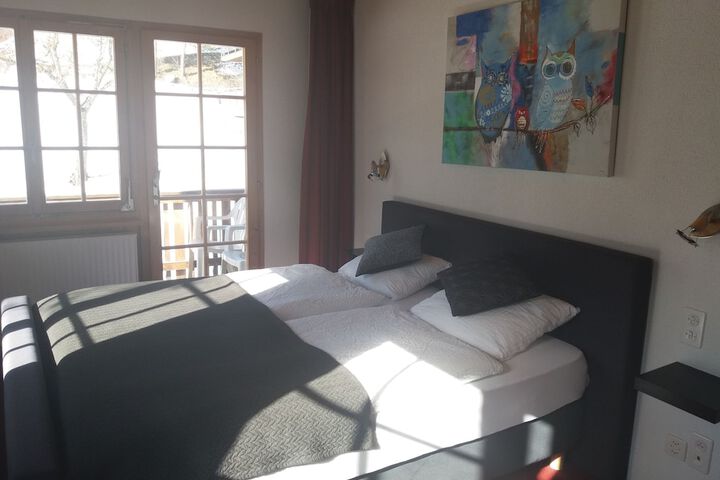 Room 4 of 32