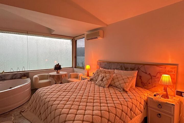 Room 10 of 20