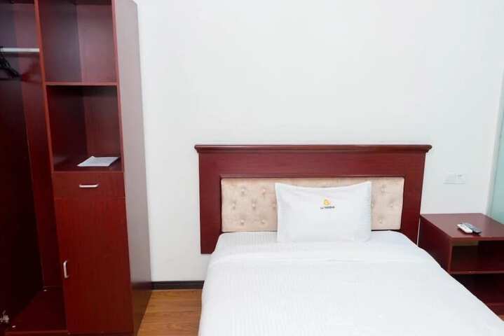 Room 9 of 32