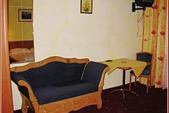 Room 5 of 7