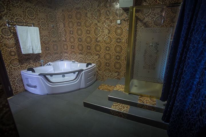 Jetted tub