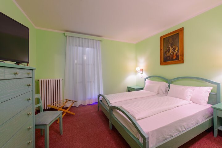 Room 7 of 39