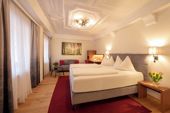 Room 16 of 38