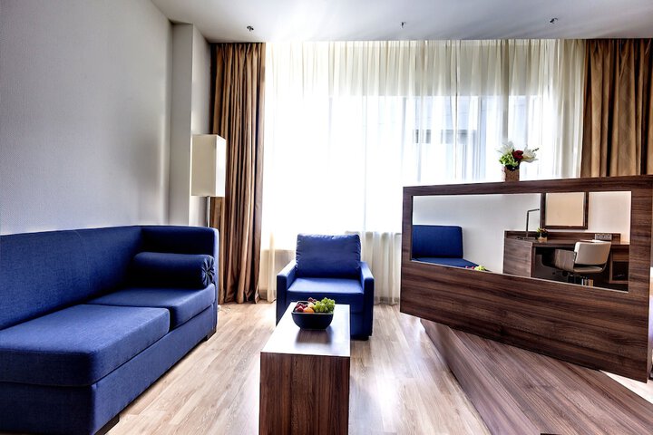 Room 21 of 83