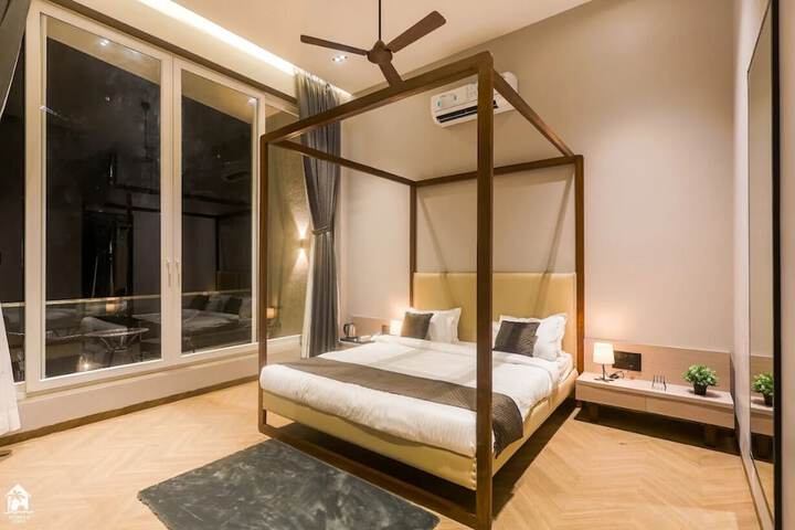 Room 2 of 6