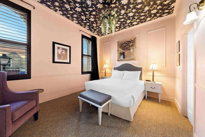 1 Queen Bed (1 of 16)