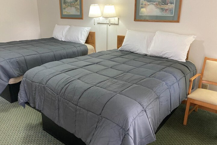 Economy Double Room 2 Double Beds (5 of 9)