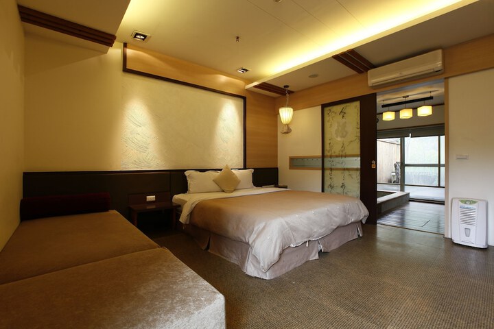 Room 9 of 63