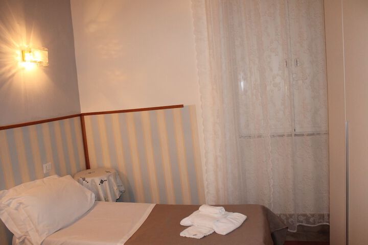 Room 8 of 30