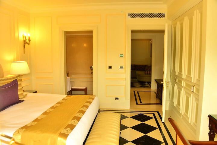 Room 10 of 186