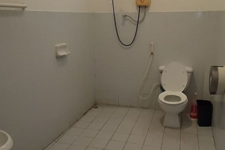 Room 33 of 53