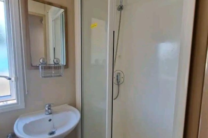 Room 9 of 25