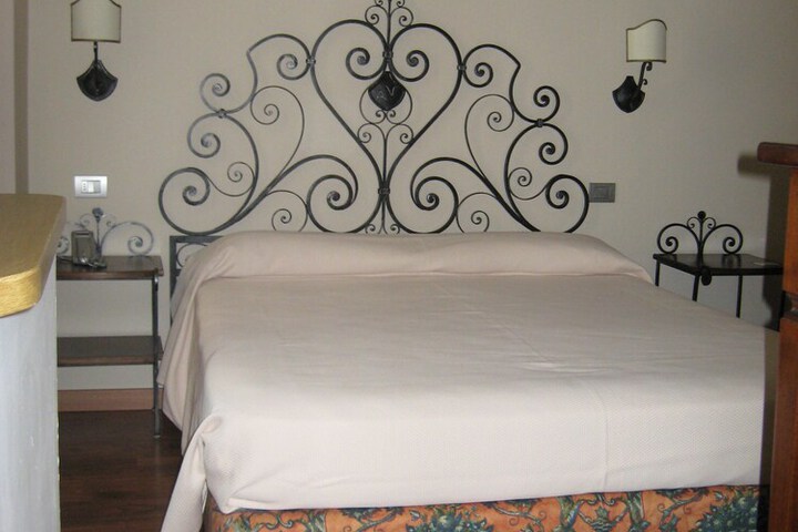 Room 8 of 27