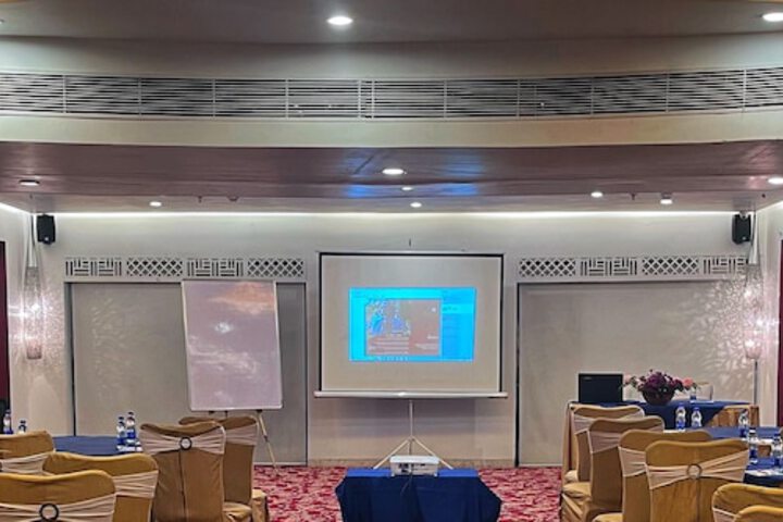 Ballroom/Hall 111 of 121