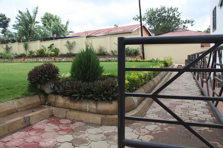 Hotel Exterior 15 of 16