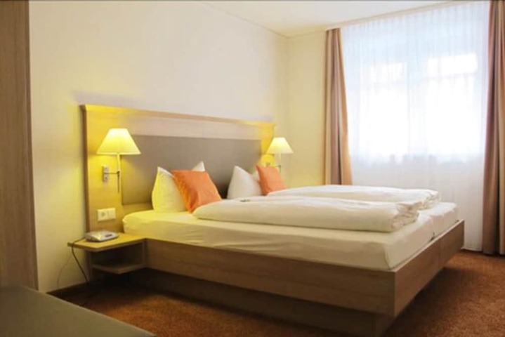 Room 16 of 43