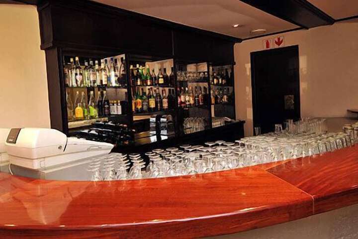 Lounge 63 of 77