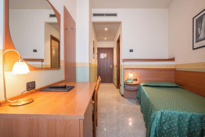 Room 34 of 59