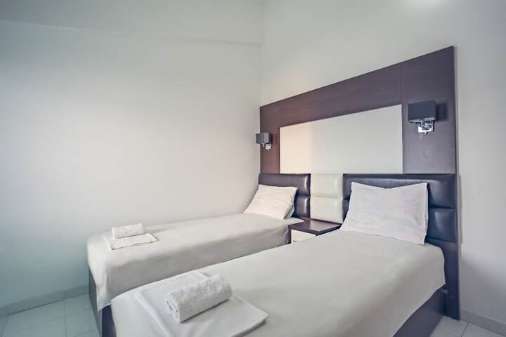 Room 10 of 62
