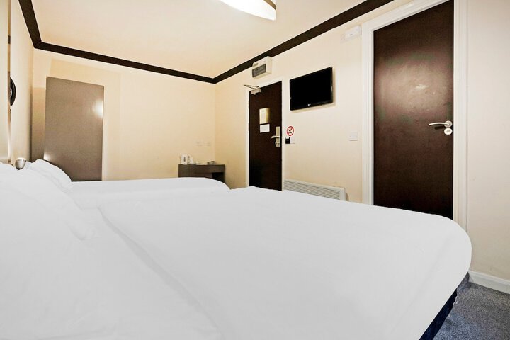 Room 25 of 83