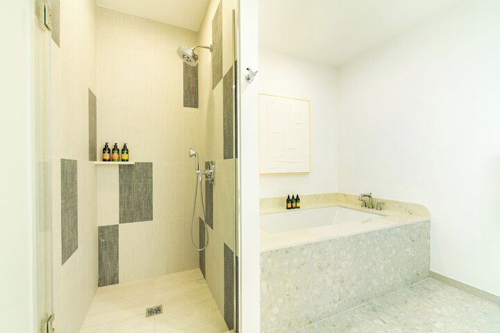 Room 202 of 299