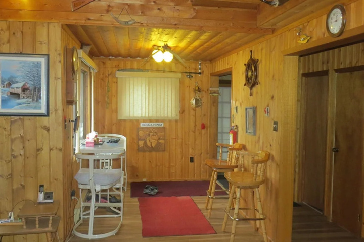 Room 9 of 16