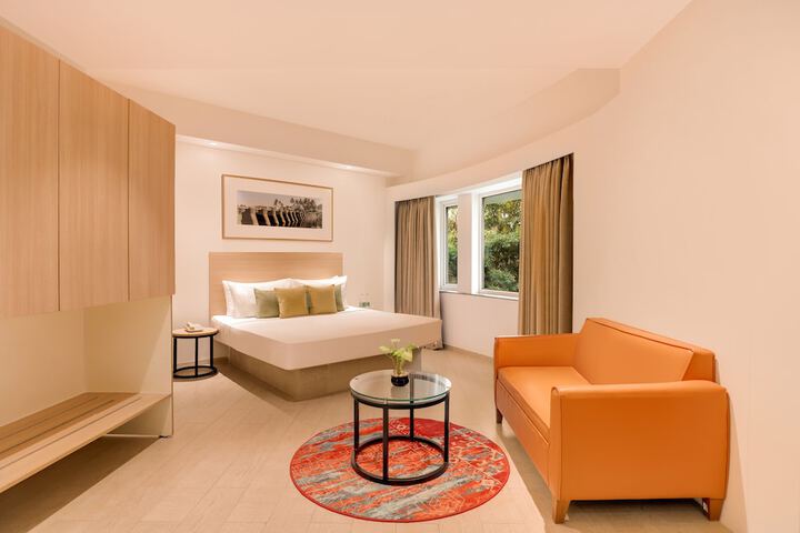 Room 3 of 40