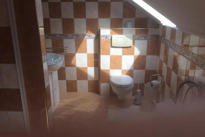 Room 9 of 24