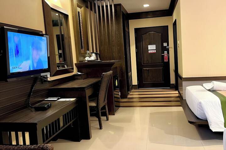 Room 12 of 76