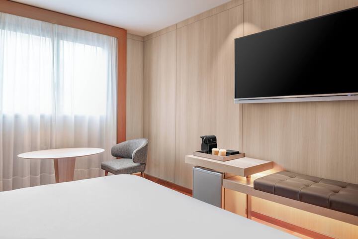 Room 9 of 36