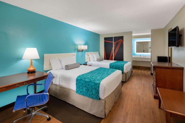 Double Accessible King Size Bed (12 of 12)