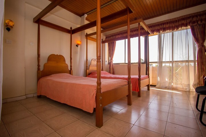 Room 7 of 97