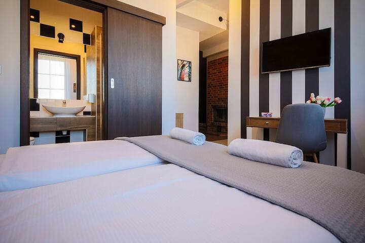 Room 13 of 66