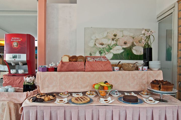 Breakfast/Coffee Service 43 of 51