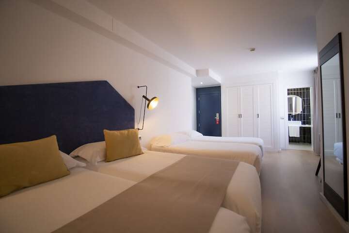 Room 5 of 118