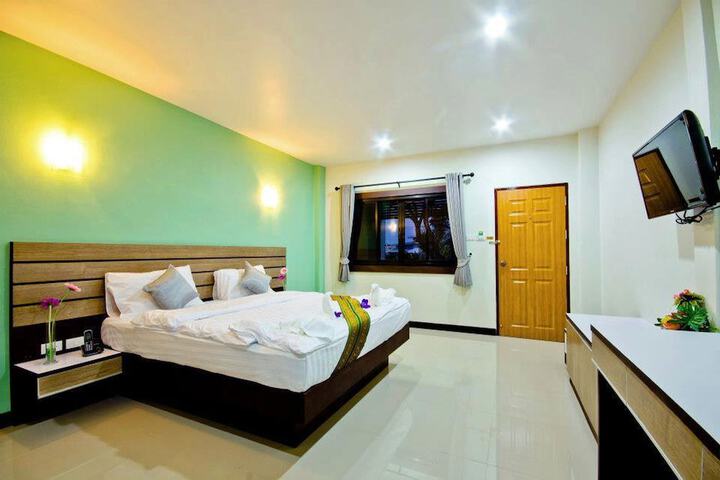 Room 15 of 37