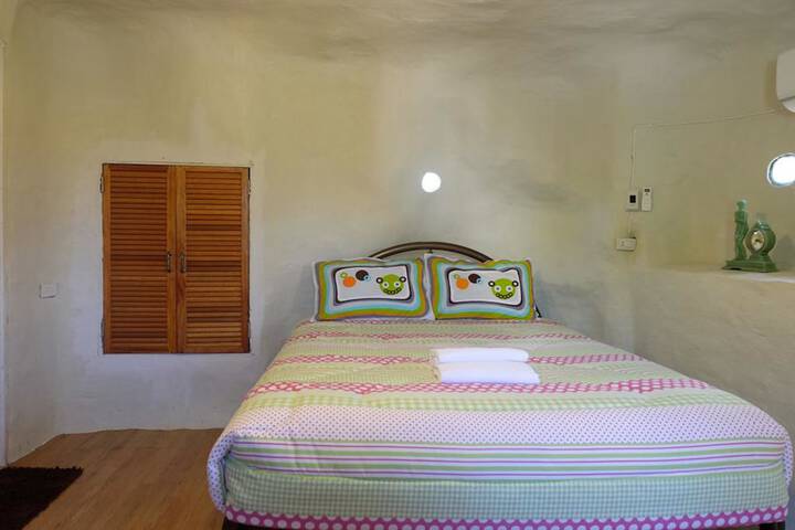 Room 12 of 35