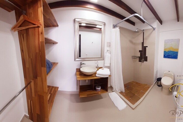 Room 30 of 46