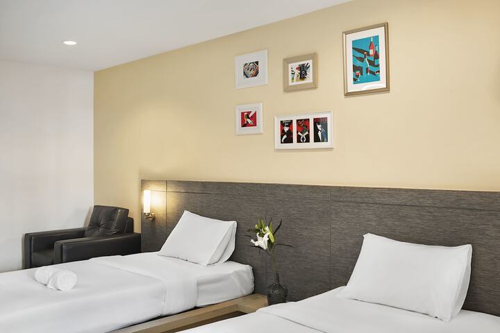 Room 12 of 38