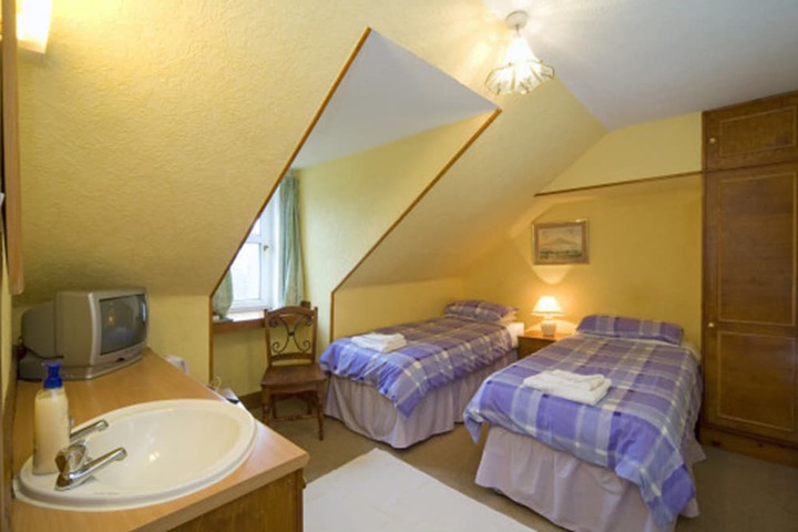 Room 3 of 41